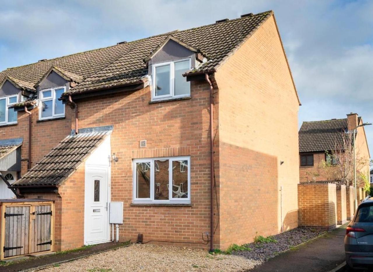 Modern 2 Bed House Close To Village Centre Kidlington Exterior photo